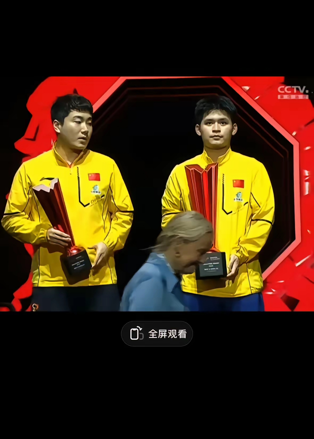 乒乓球热身赛上演强强对话，东海猎隼队绝杀闽南银狐队，多点开花奏效；赛场纪律更严谨的简单介绍