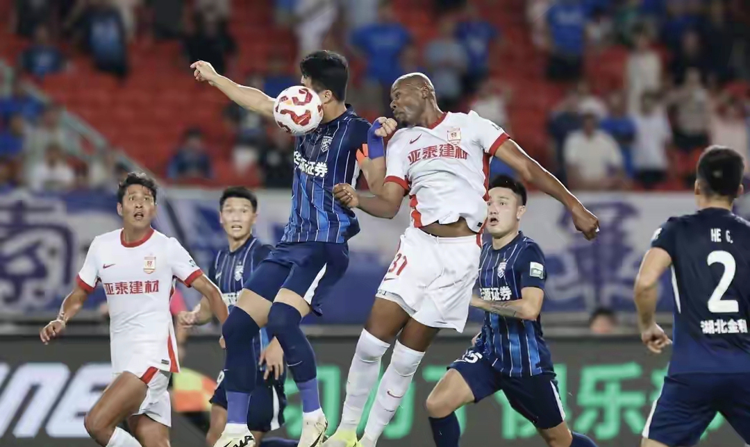 武汉三镇训练开放日；清晨战术微调引欢呼；荷甲在即；控场能力受关注的简单介绍-kaiyun登录入口